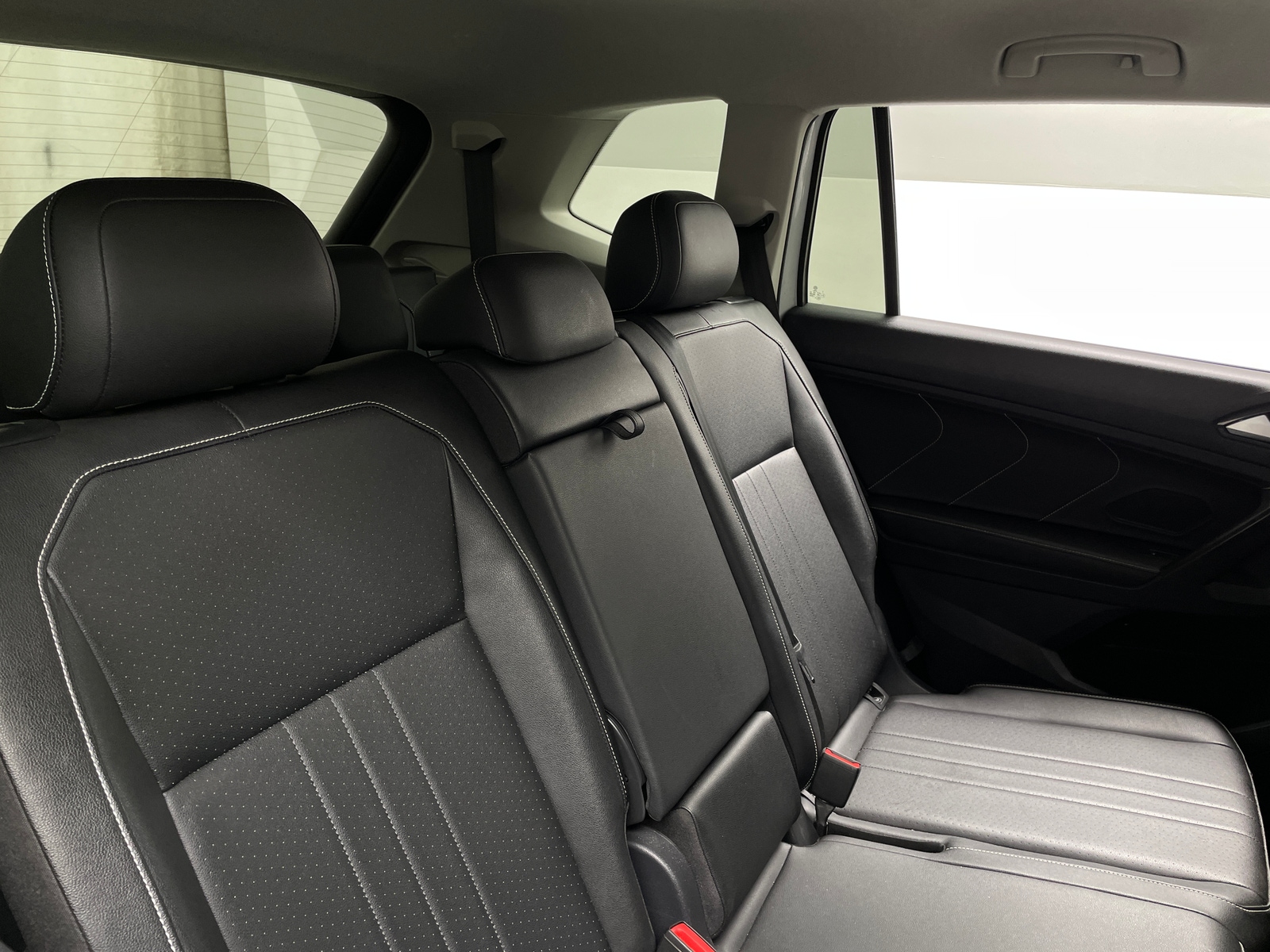 Thumbnail: 2023 Volkswagen Tiguan - 5
