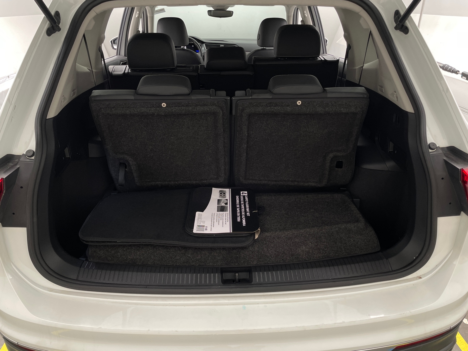 Thumbnail: 2023 Volkswagen Tiguan - 6