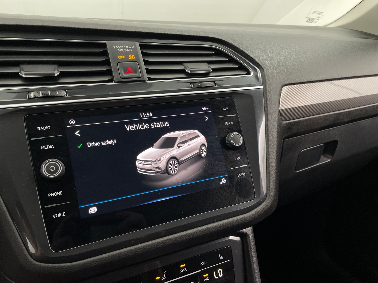 Thumbnail: 2023 Volkswagen Tiguan - 3