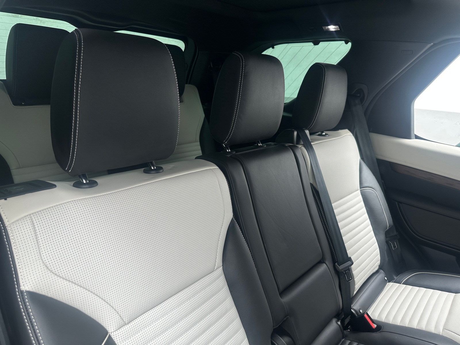 Thumbnail: 2024 Land Rover Discovery - 5