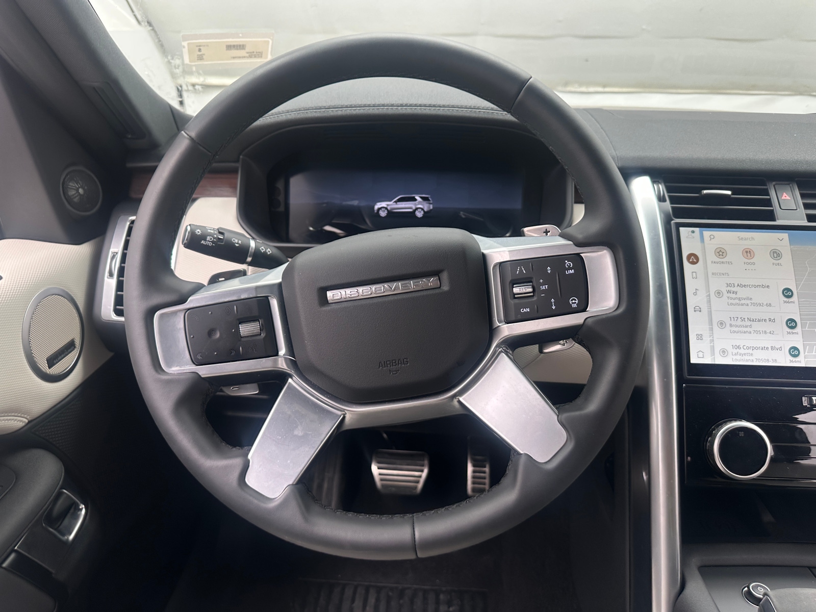 Thumbnail: 2024 Land Rover Discovery - 4