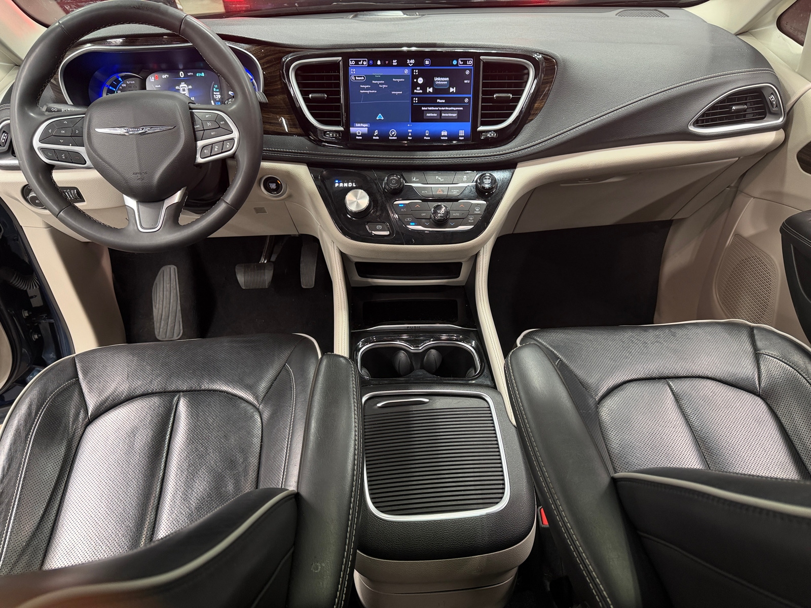 Thumbnail: 2023 Chrysler Pacifica - 2