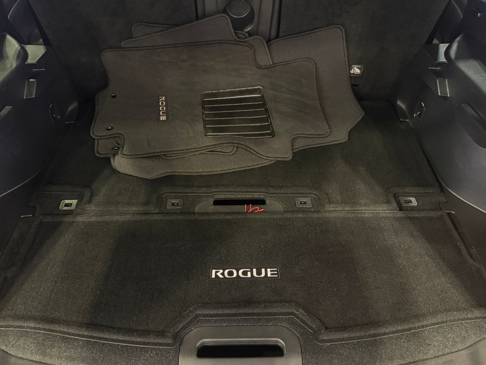 Thumbnail: 2016 Nissan Rogue - 6