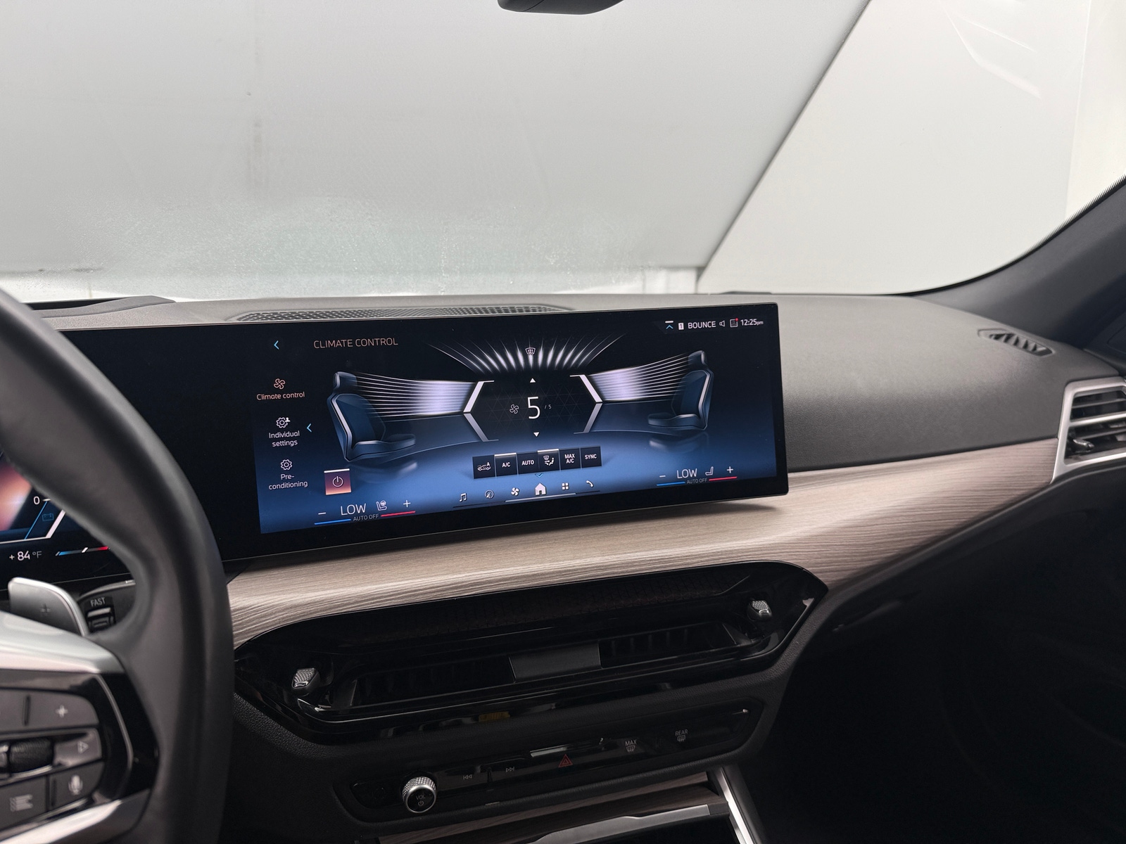 Thumbnail: 2025 BMW 4 Series - 4
