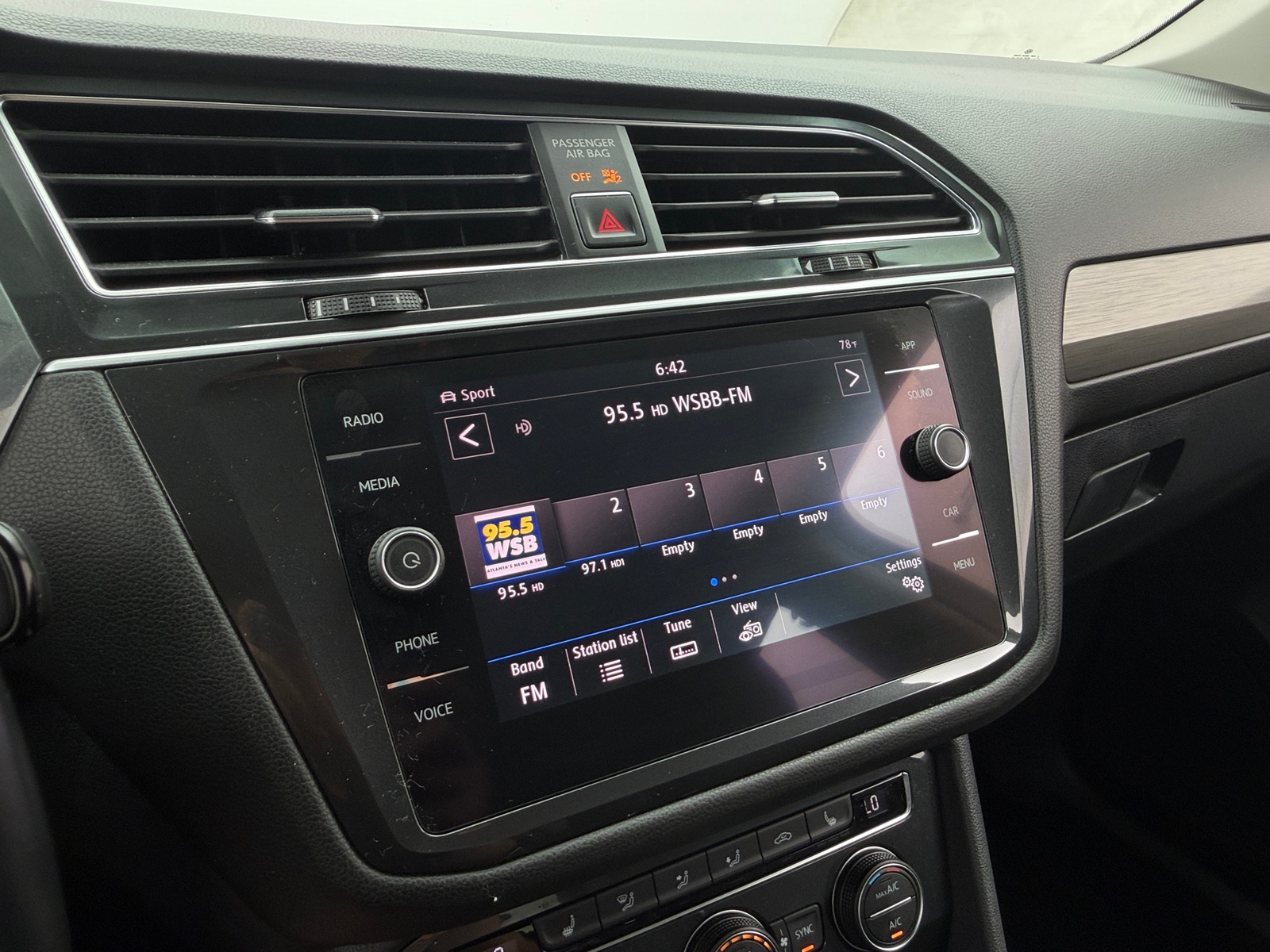 Thumbnail: 2018 Volkswagen Tiguan - 3