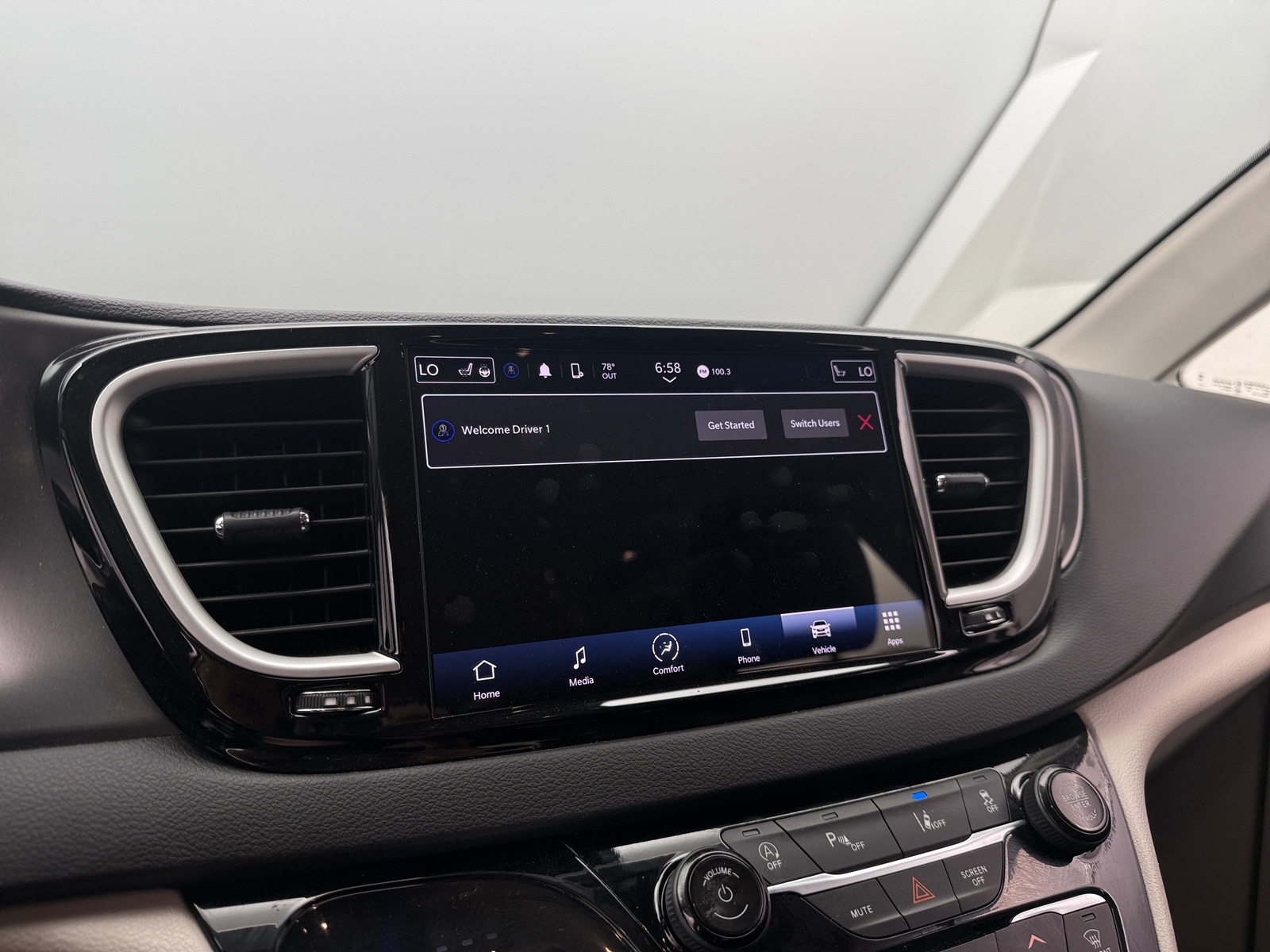 Thumbnail: 2024 Chrysler Pacifica - 3