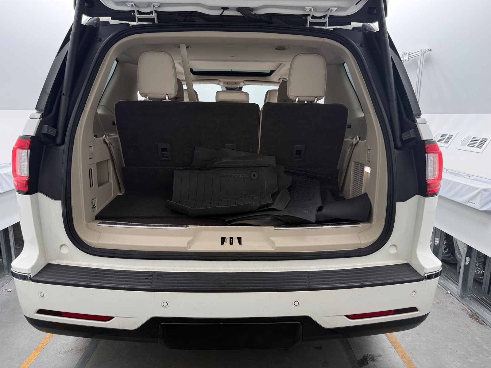 Thumbnail: 2020 Lincoln Navigator - 6