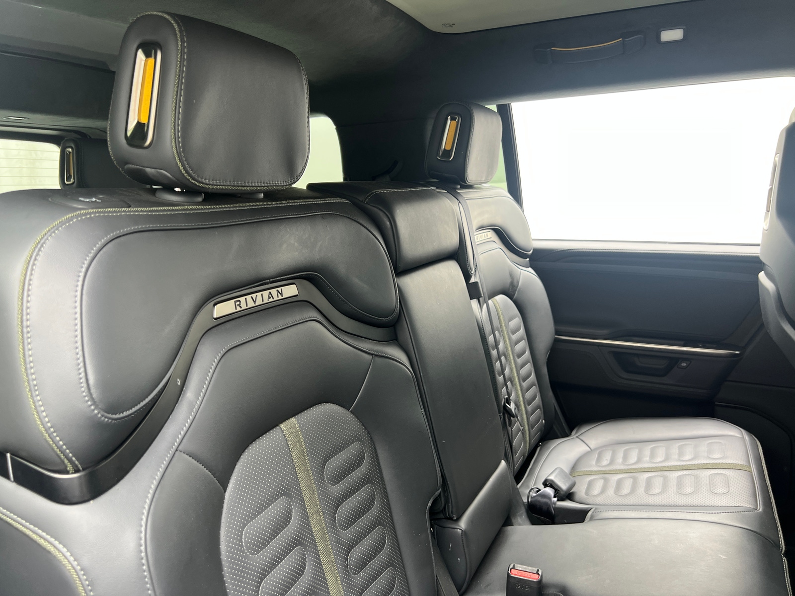 Thumbnail: 2025 Rivian R1S - 5