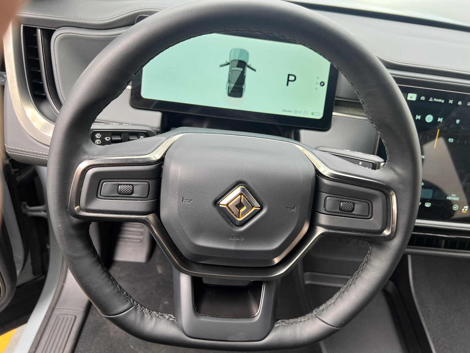 Thumbnail: 2025 Rivian R1S - 4