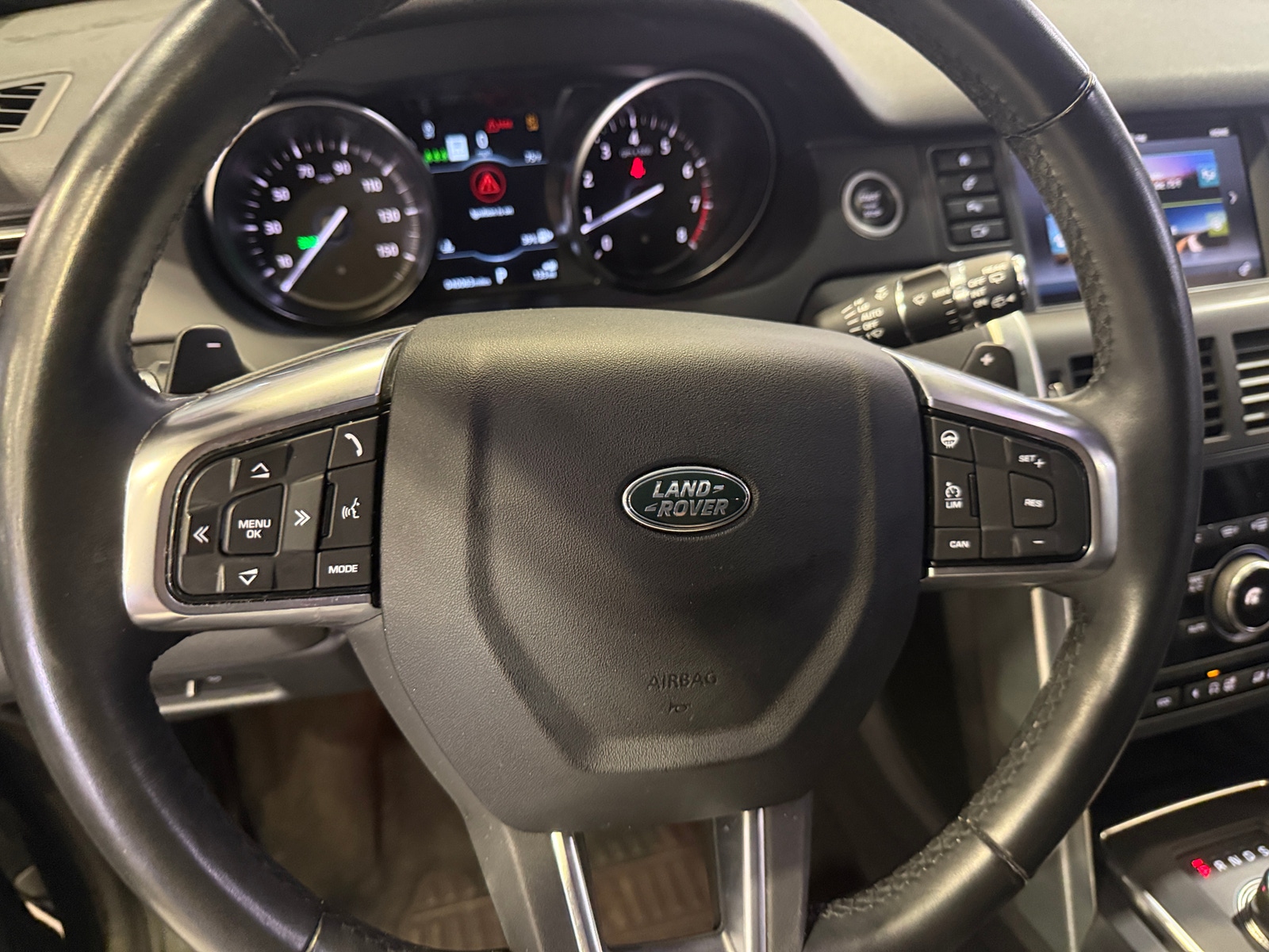 Thumbnail: 2019 Land Rover Discovery Sport - 4
