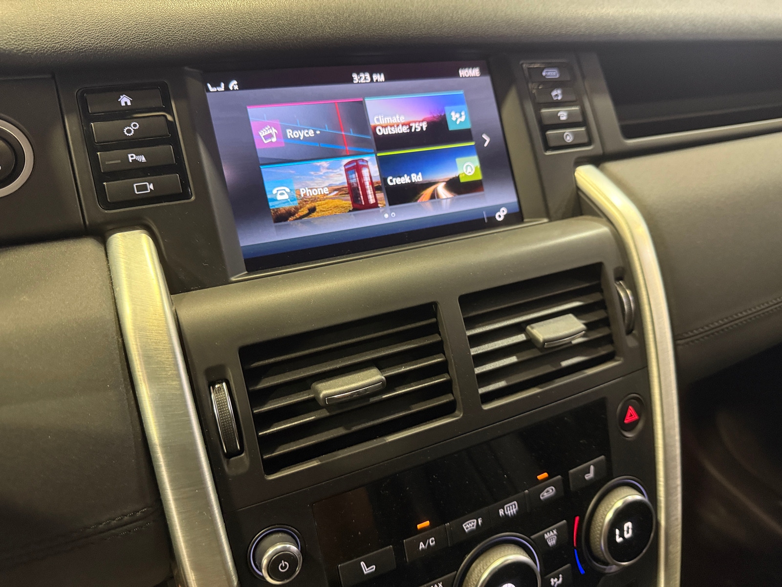 Thumbnail: 2019 Land Rover Discovery Sport - 3