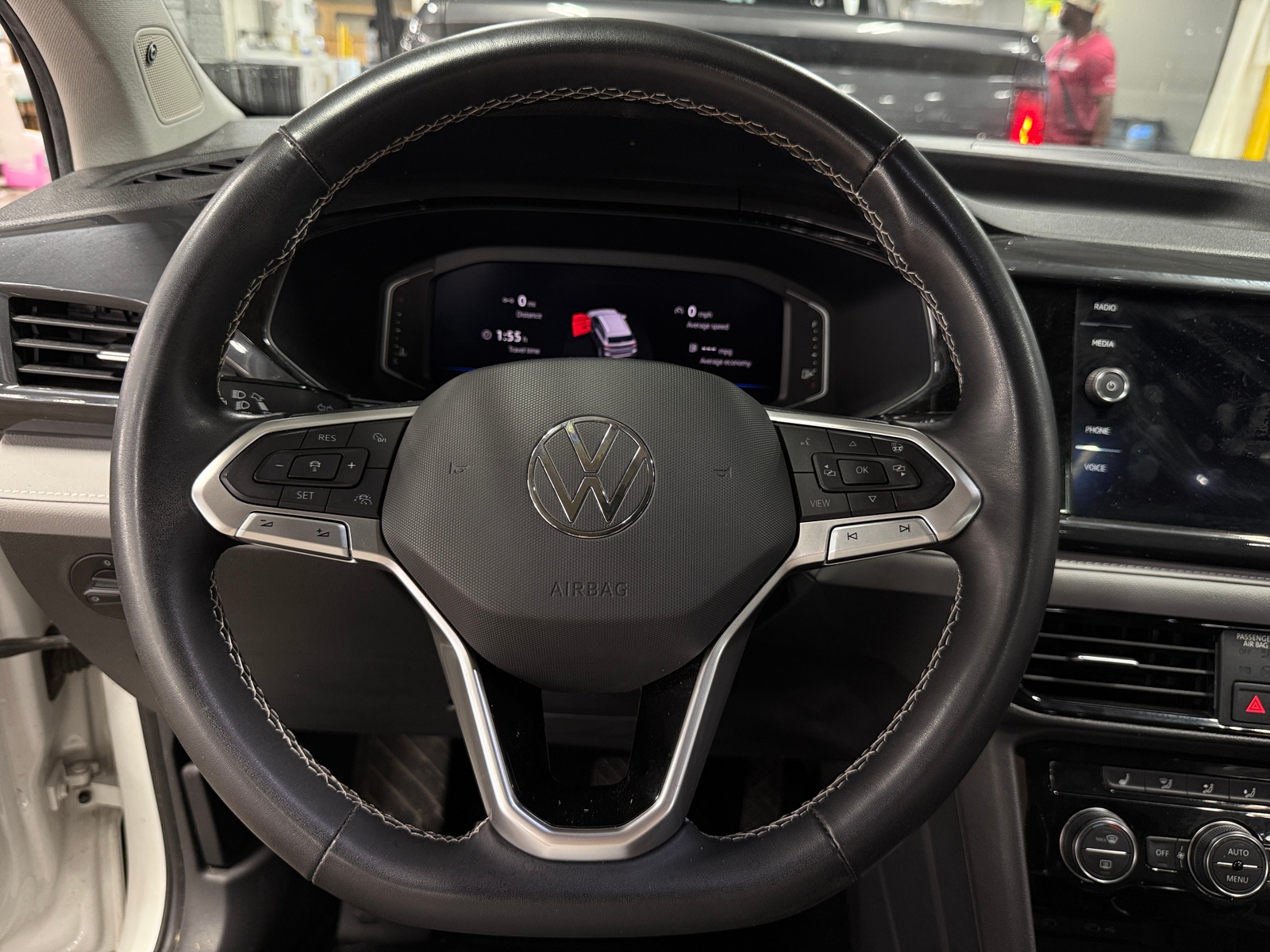 Thumbnail: 2022 Volkswagen Taos - 4