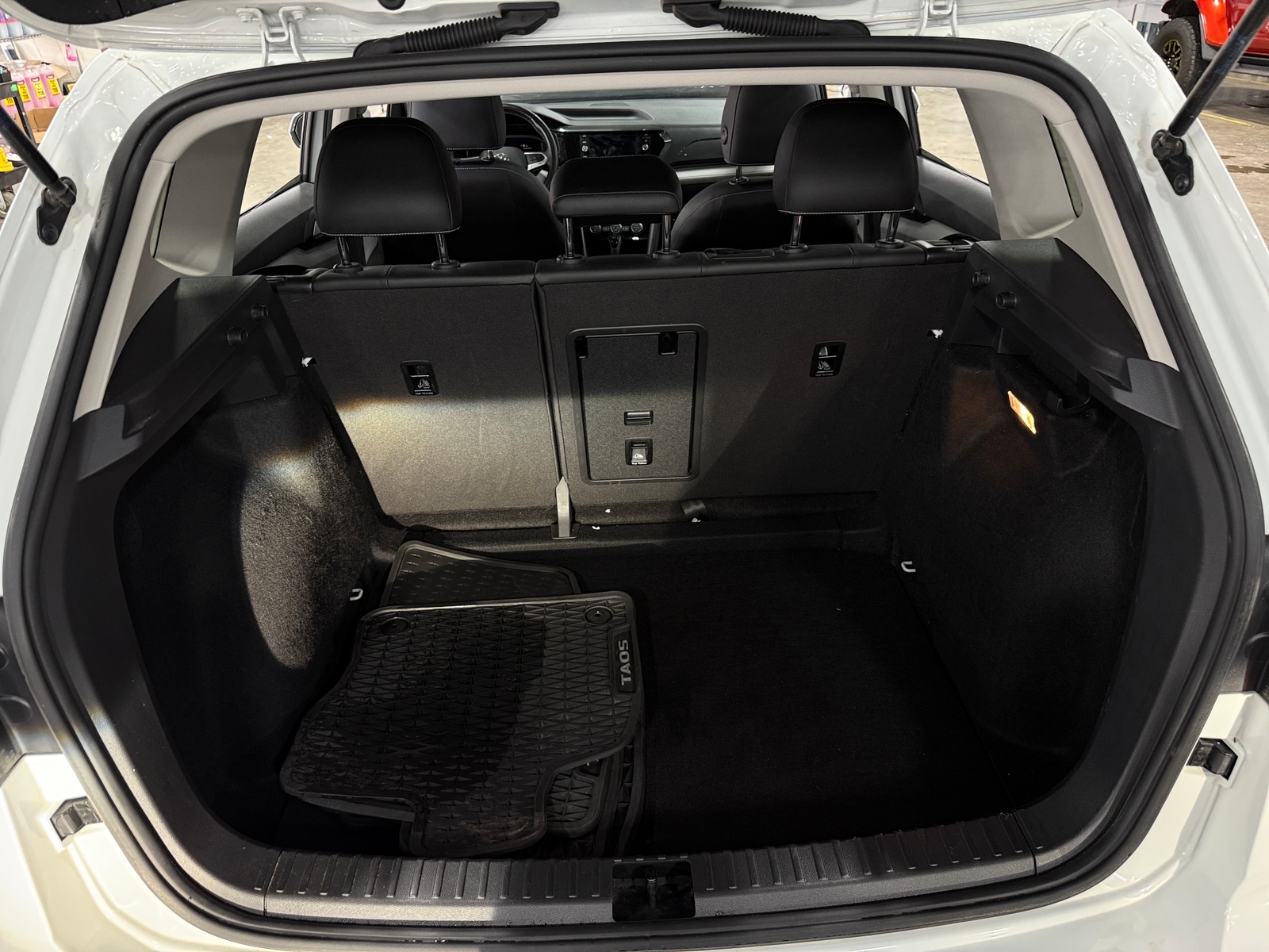 Thumbnail: 2022 Volkswagen Taos - 6