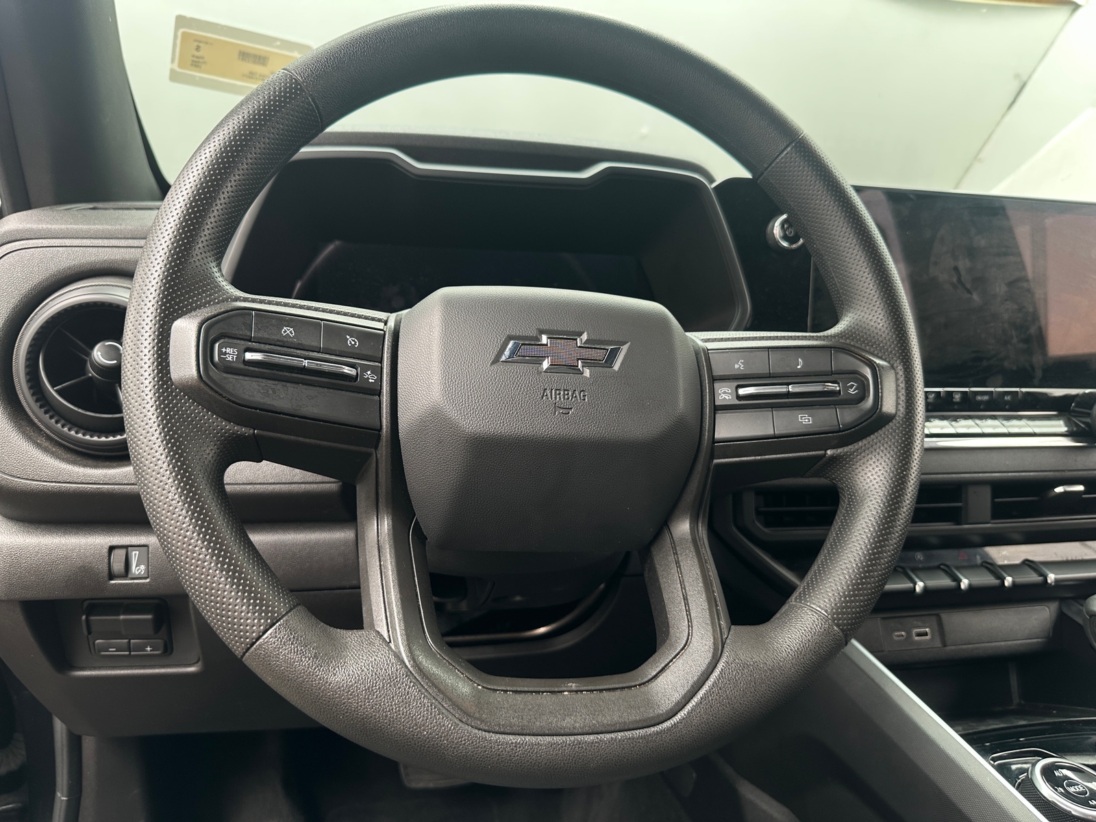 Thumbnail: 2024 Chevrolet Colorado - 5