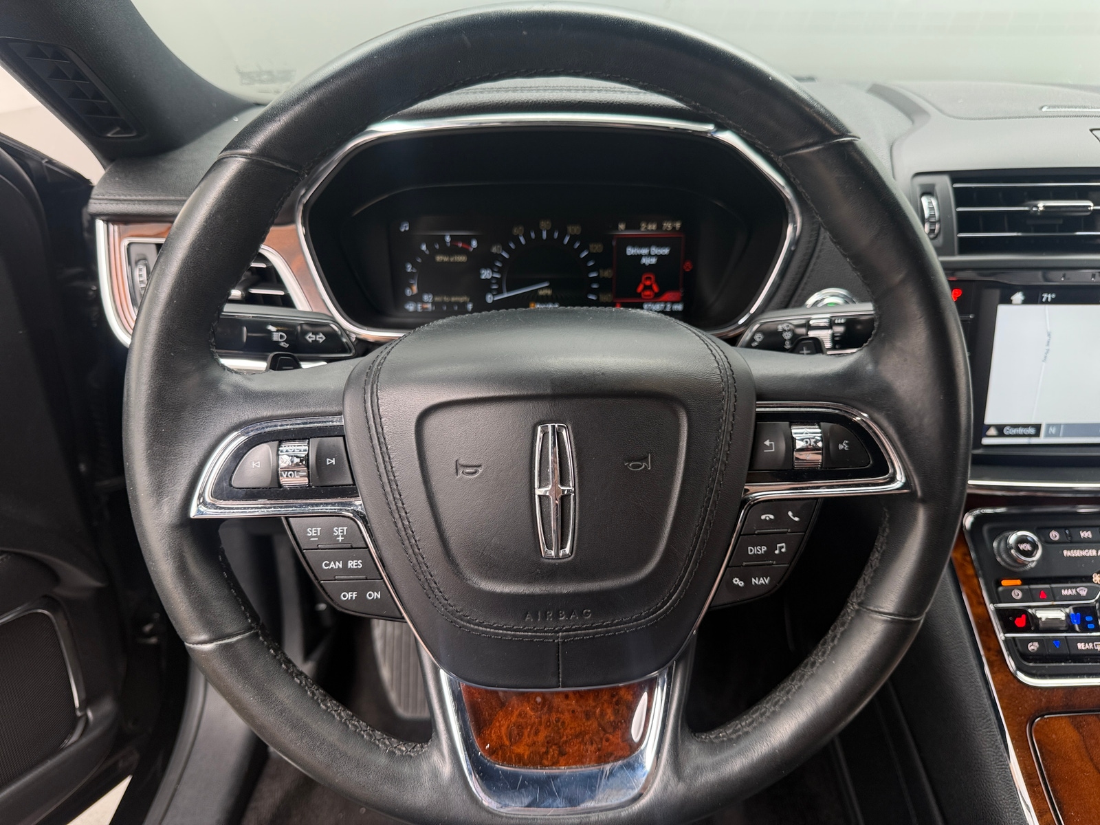 Thumbnail: 2017 Lincoln Continental - 4