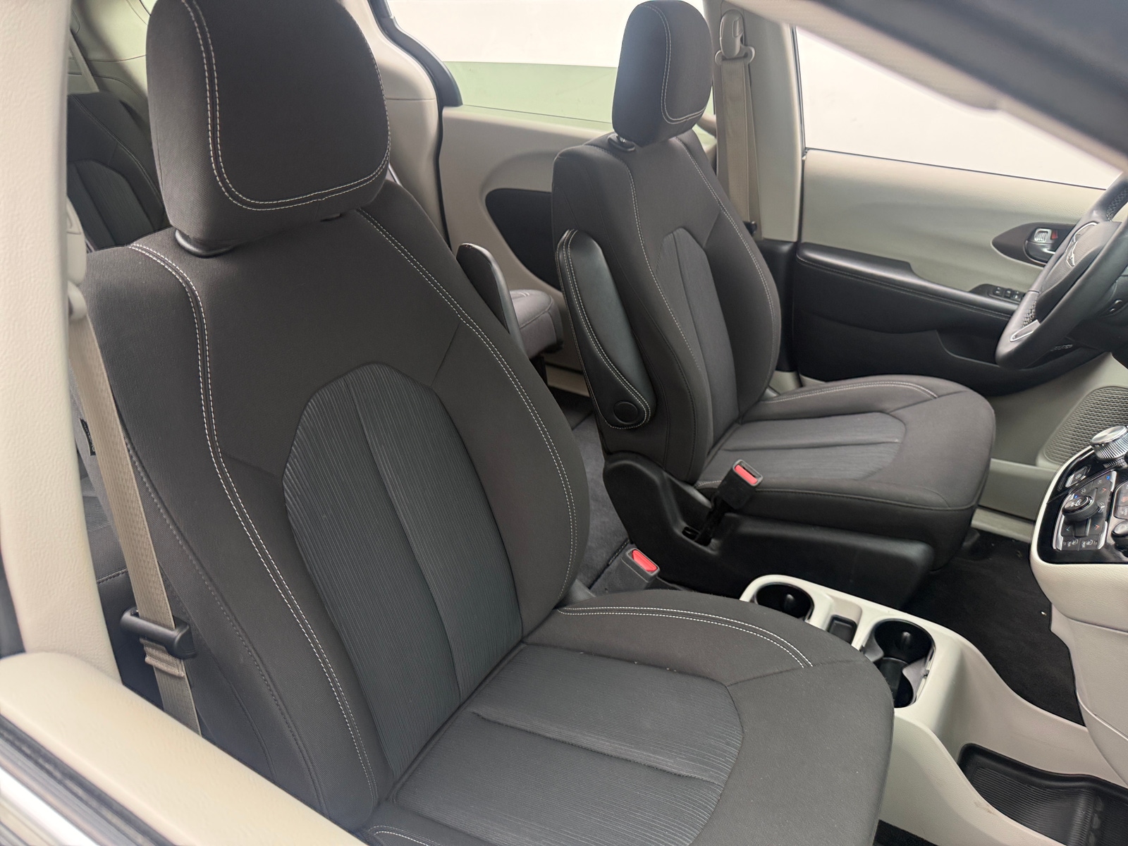 Thumbnail: 2024 Chrysler Voyager - 2