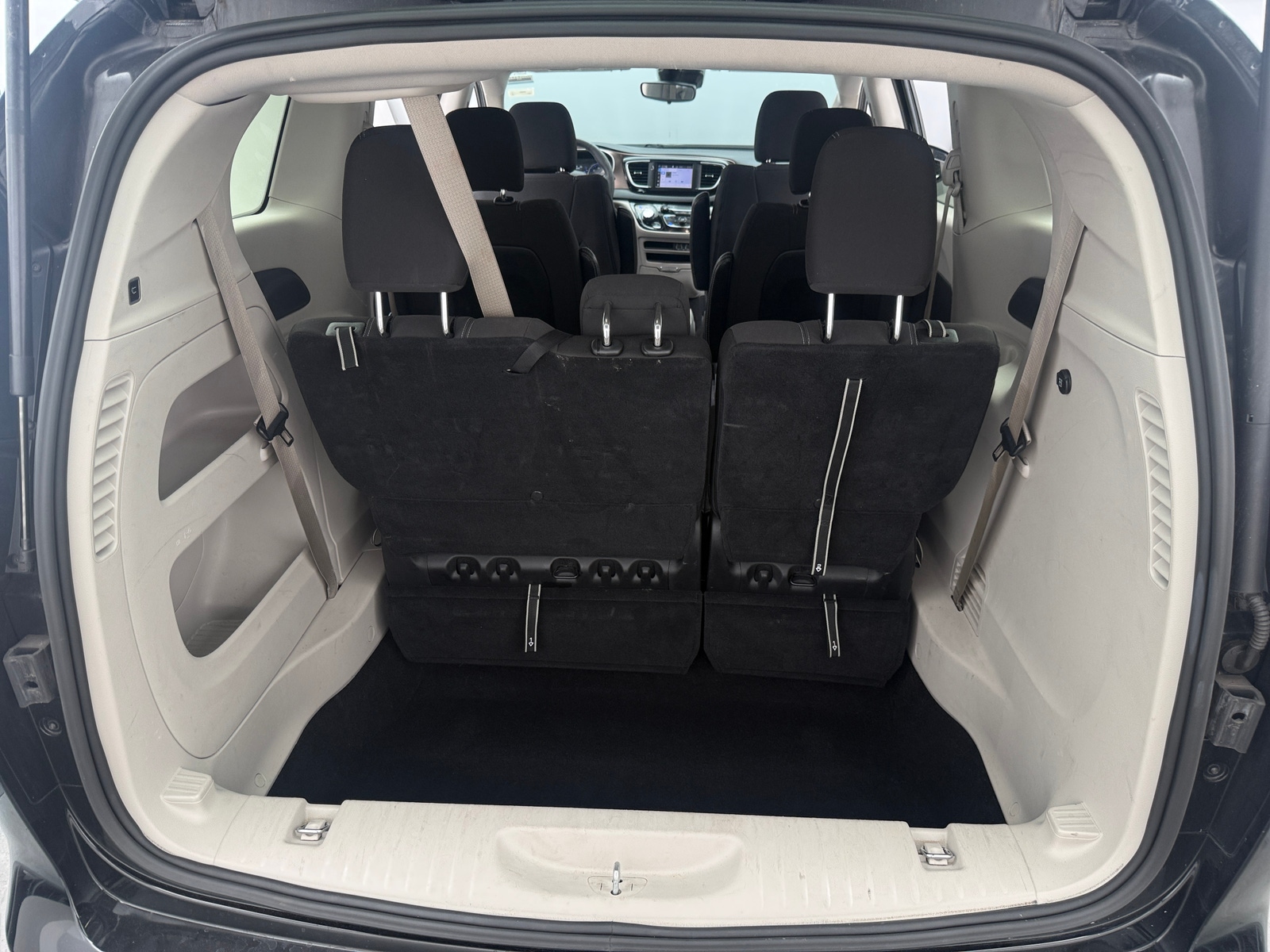 Thumbnail: 2024 Chrysler Voyager - 7