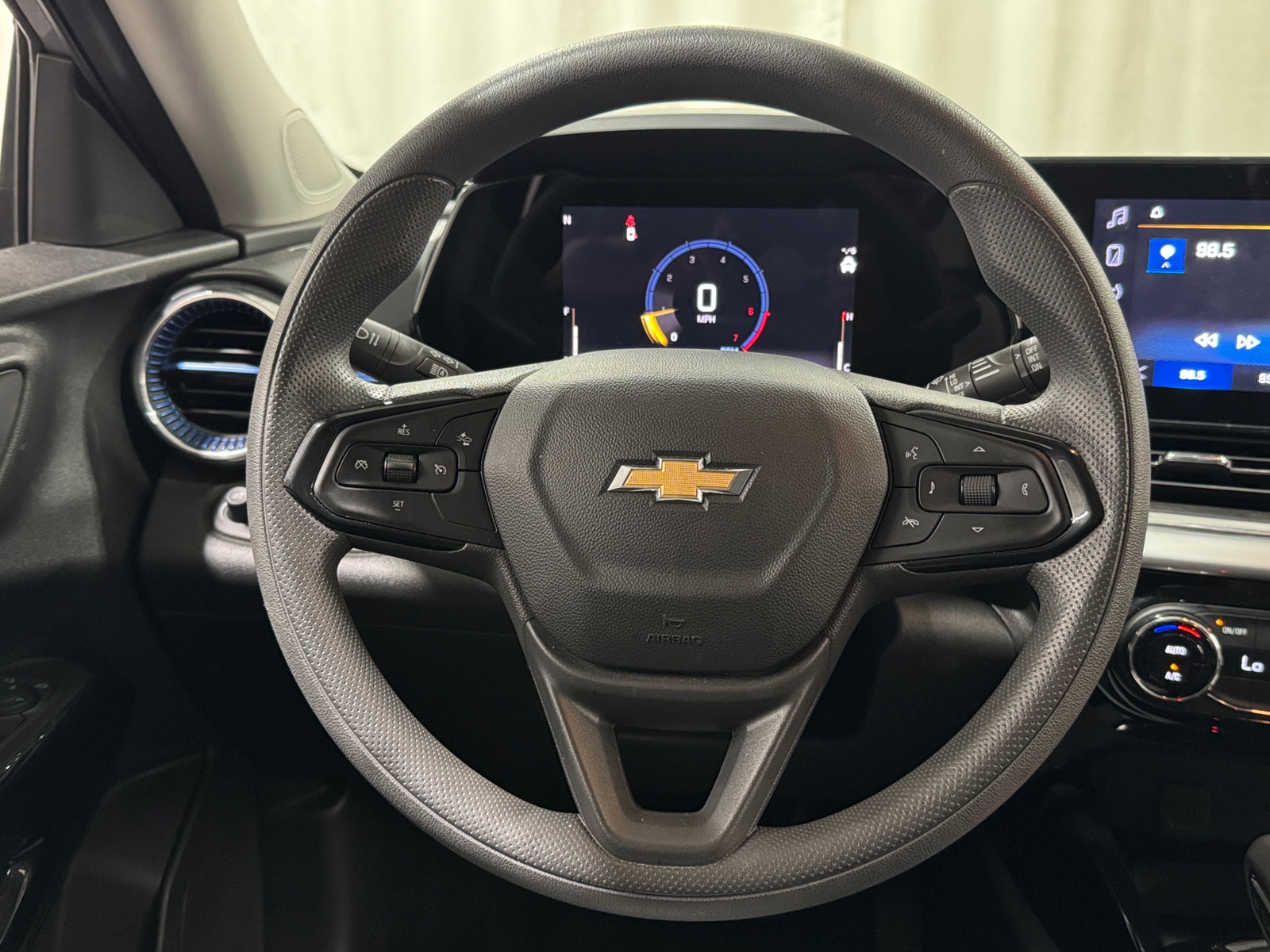 Thumbnail: 2025 Chevrolet Trax - 4