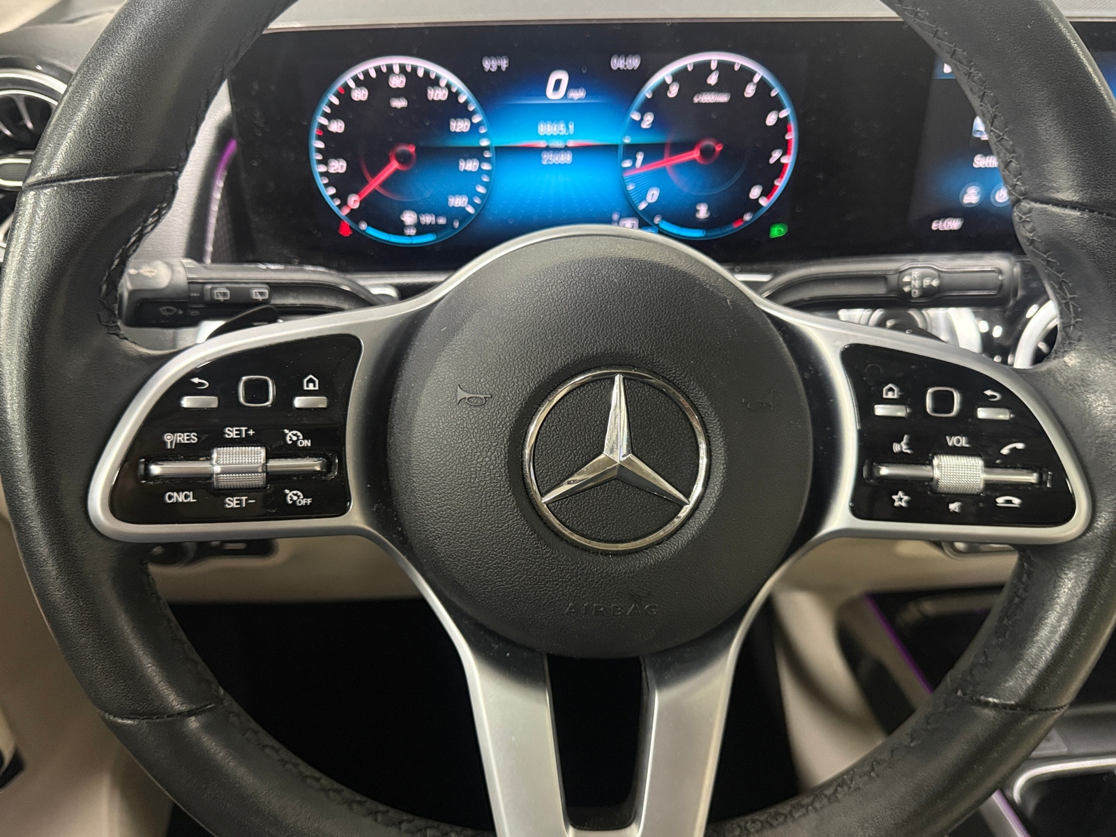 Thumbnail: 2022 Mercedes-Benz GLB - 4