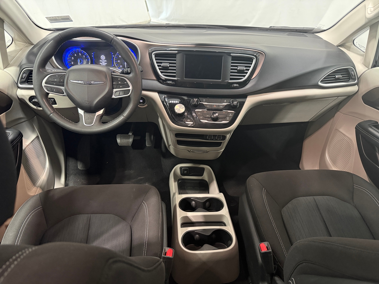 Thumbnail: 2024 Chrysler Voyager - 3