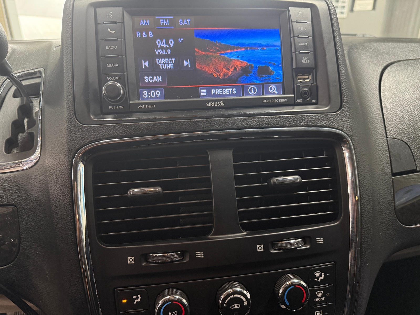 Thumbnail: 2019 Dodge Grand Caravan - 4