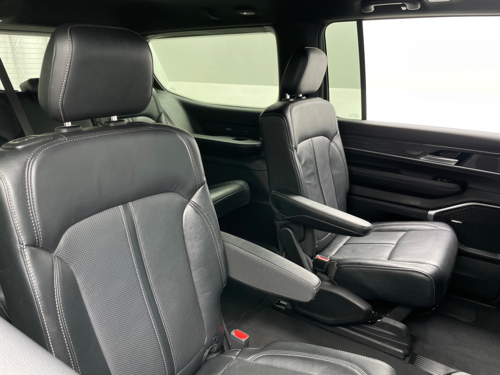 Thumbnail: 2022 Jeep Wagoneer - 5