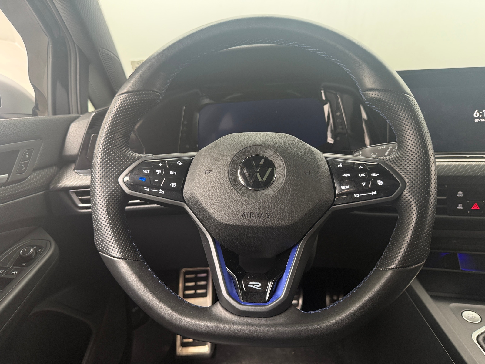 Thumbnail: 2022 Volkswagen Golf - 4