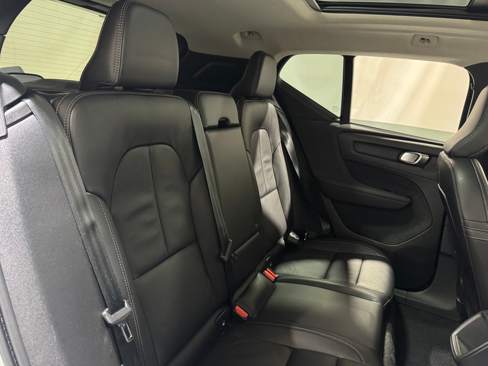 Thumbnail: 2022 Volvo XC40 - 5