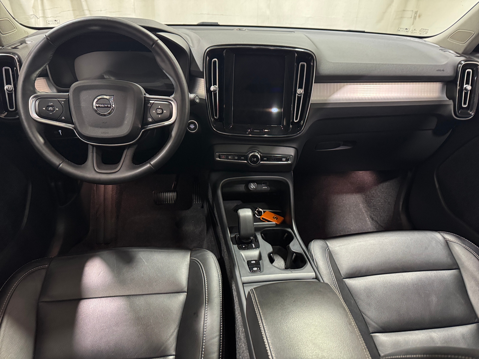 Thumbnail: 2022 Volvo XC40 - 2