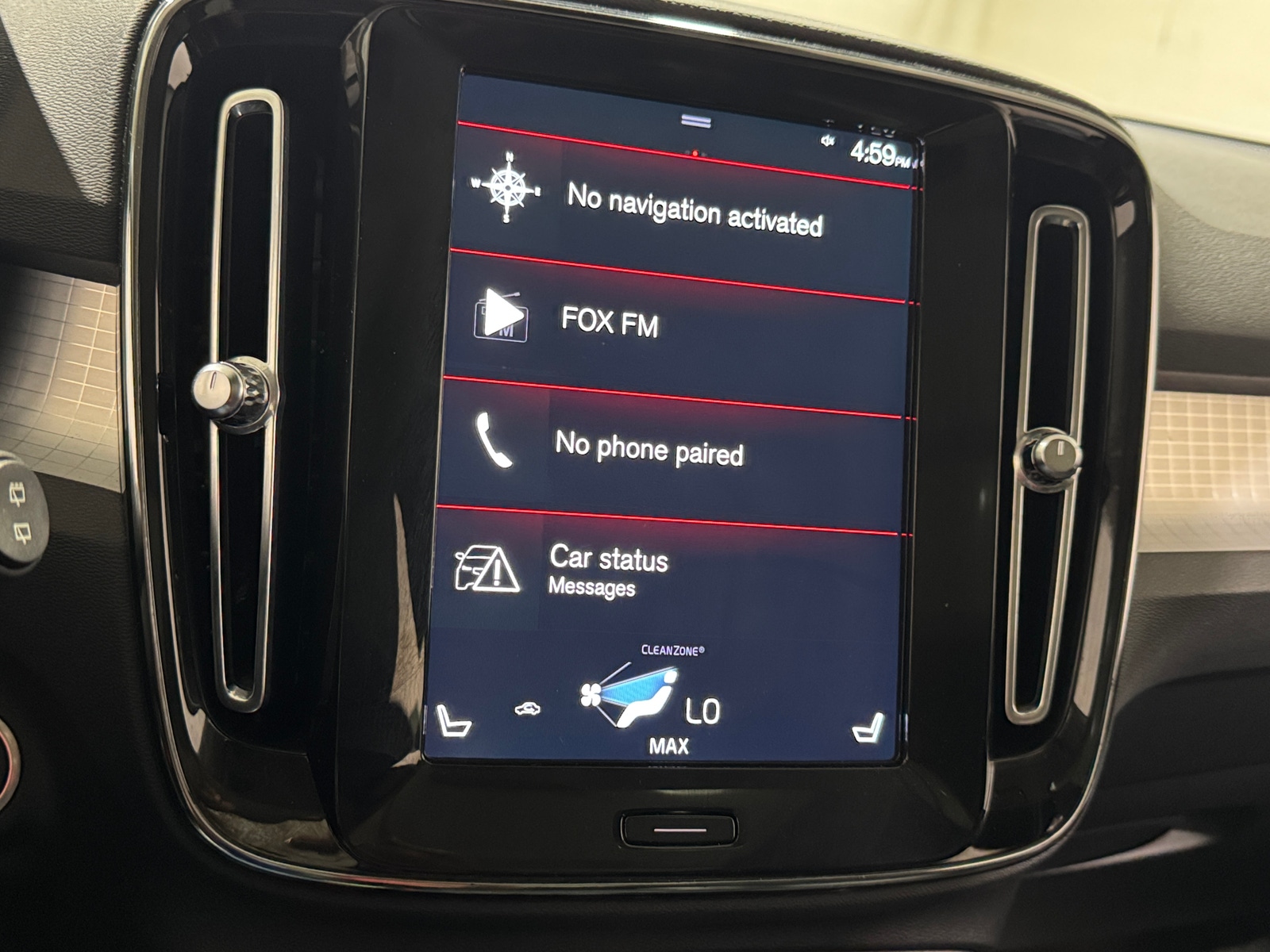 Thumbnail: 2022 Volvo XC40 - 3