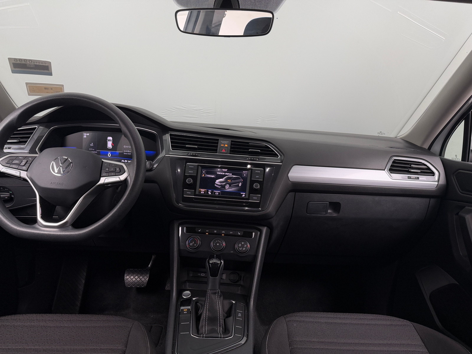 Thumbnail: 2023 Volkswagen Tiguan - 3