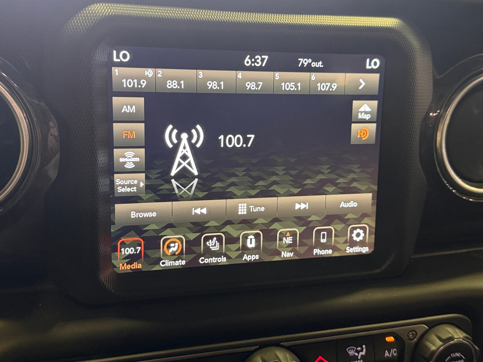 Thumbnail: 2020 Jeep Wrangler - 3