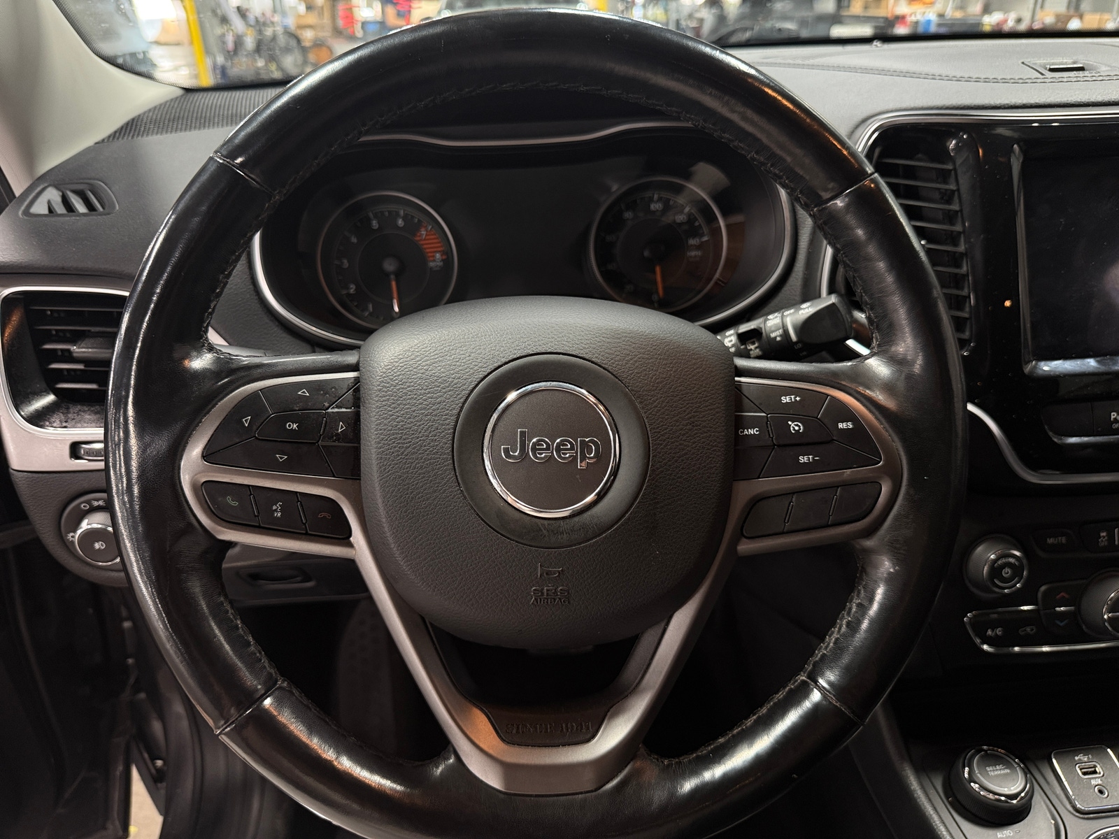 Thumbnail: 2020 Jeep Cherokee - 4
