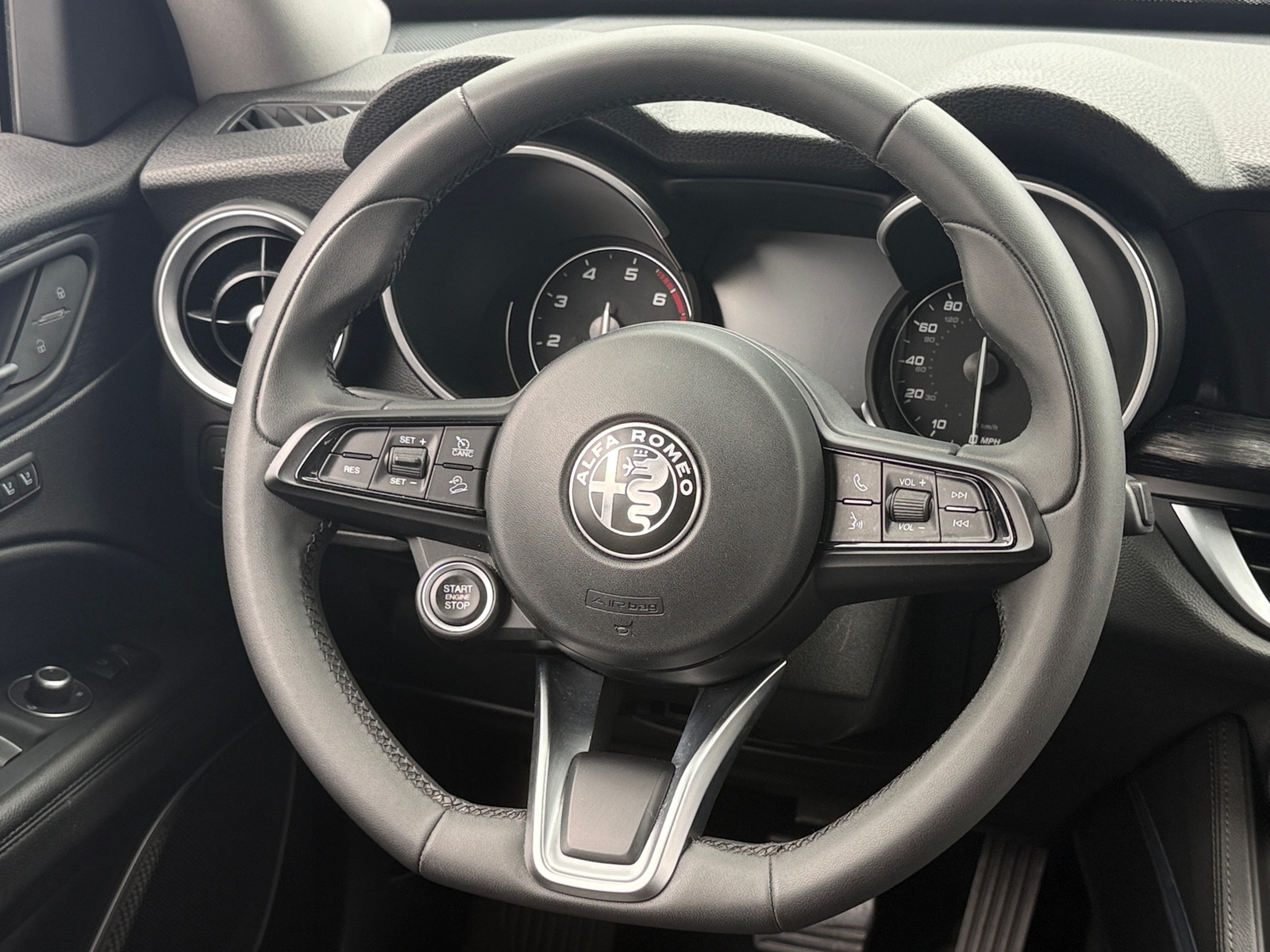 Thumbnail: 2020 Alfa Romeo Stelvio - 4