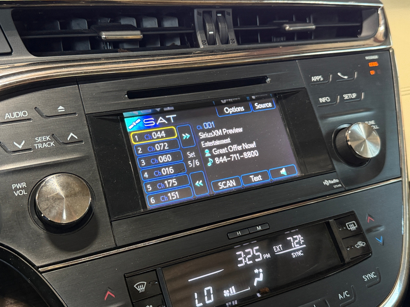 Thumbnail: 2013 Toyota Avalon - 3