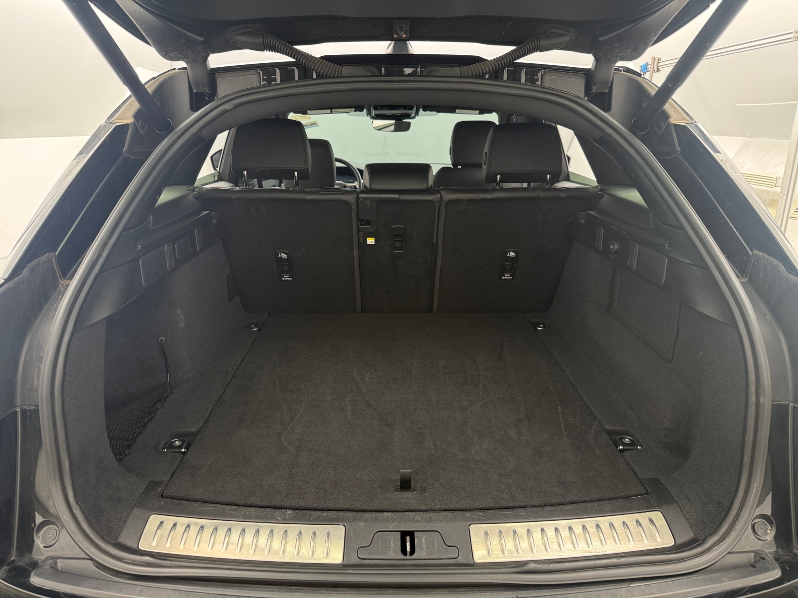 Thumbnail: 2025 Land Rover Range Rover Velar - 6