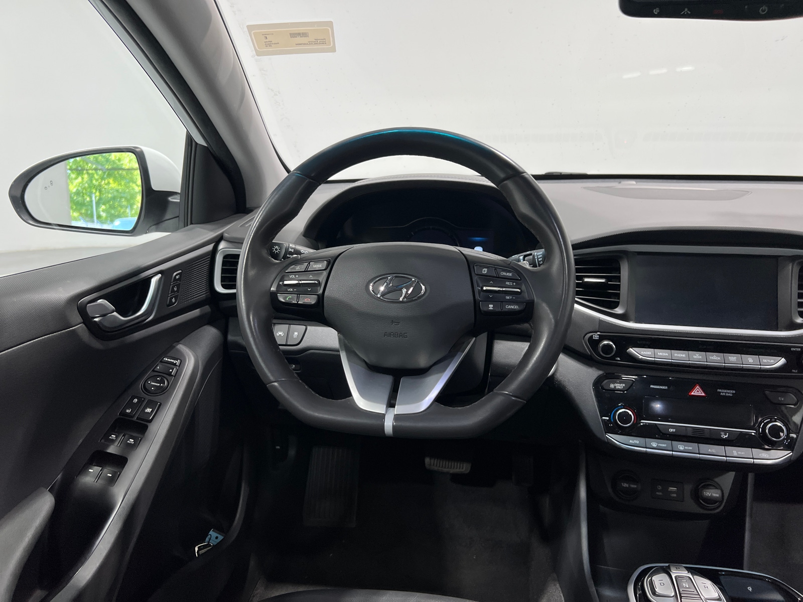 Thumbnail: 2018 Hyundai Ioniq - 4
