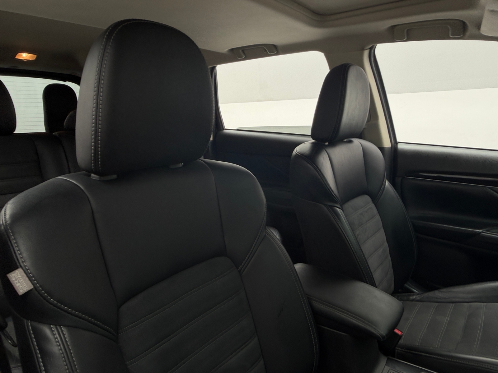 Thumbnail: 2019 Mitsubishi Outlander - 2