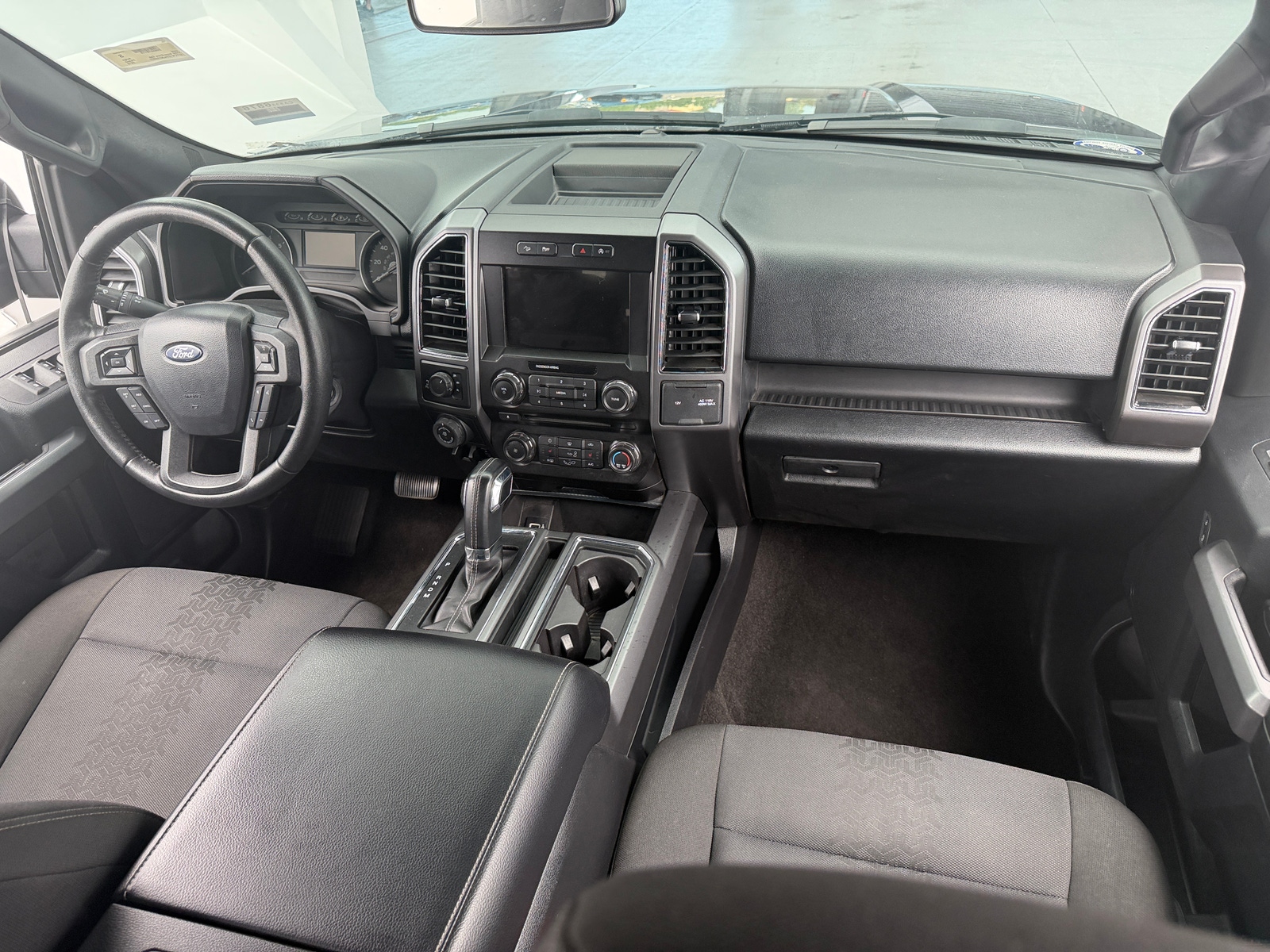Thumbnail: 2018 Ford Econoline - 3