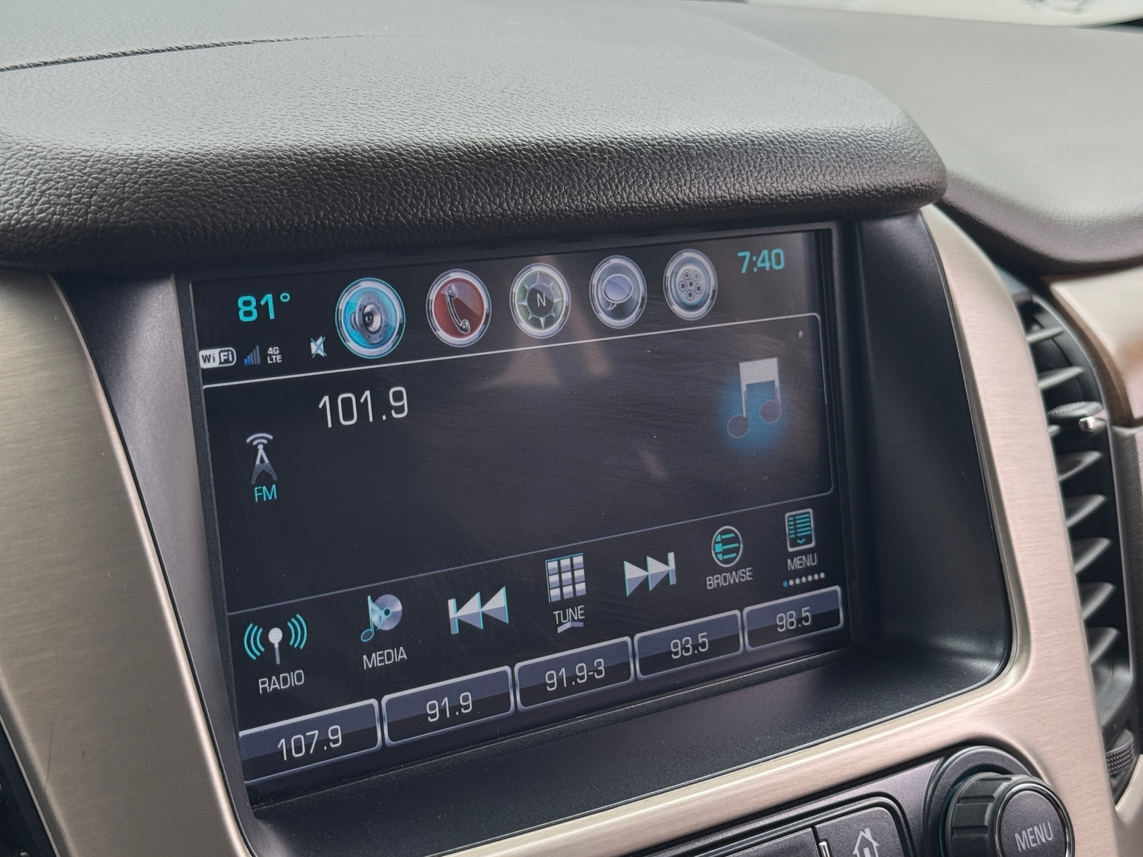 Thumbnail: 2020 GMC Yukon XL - 3