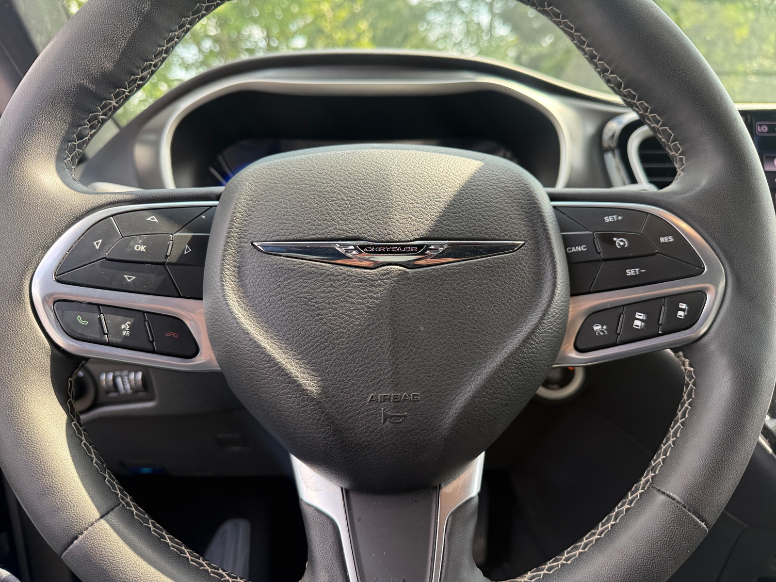 Thumbnail: 2025 Chrysler Pacifica - 5