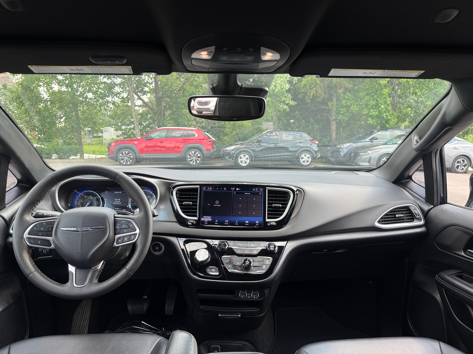 Thumbnail: 2025 Chrysler Pacifica - 3