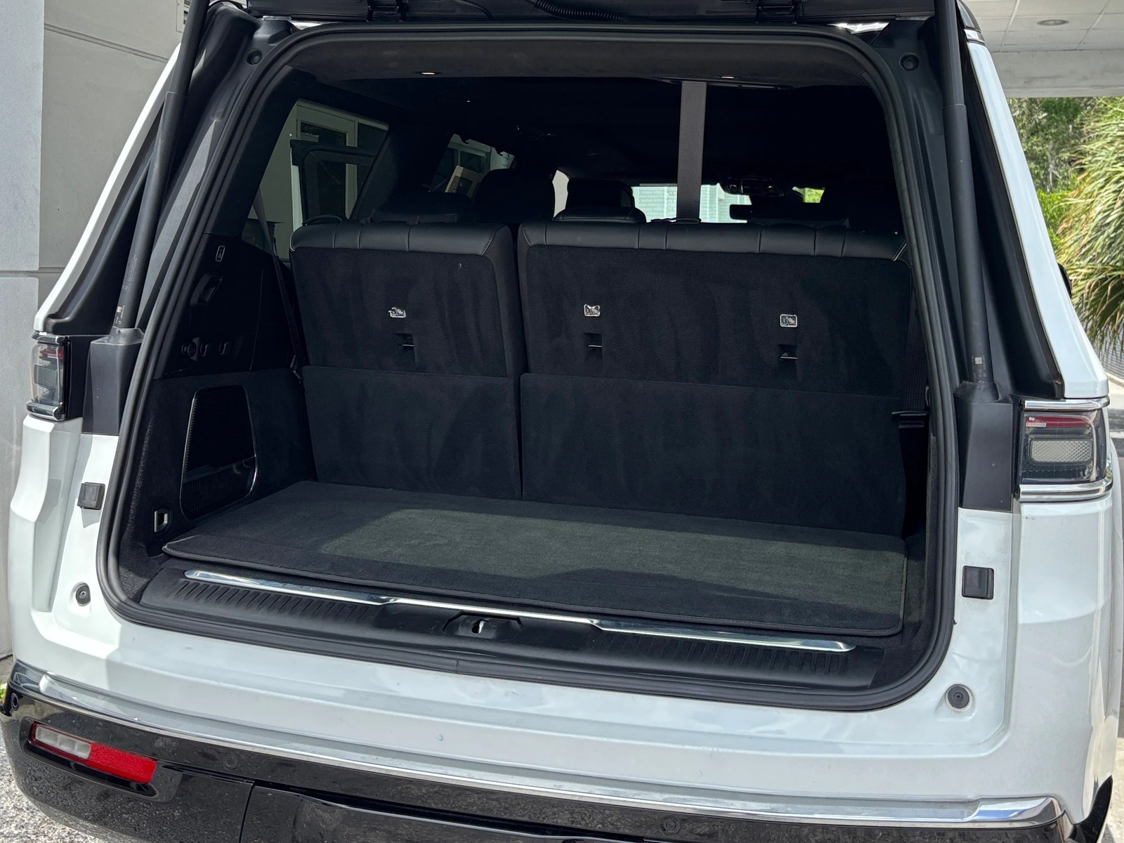 Thumbnail: 2023 Jeep Grand Wagoneer - 7