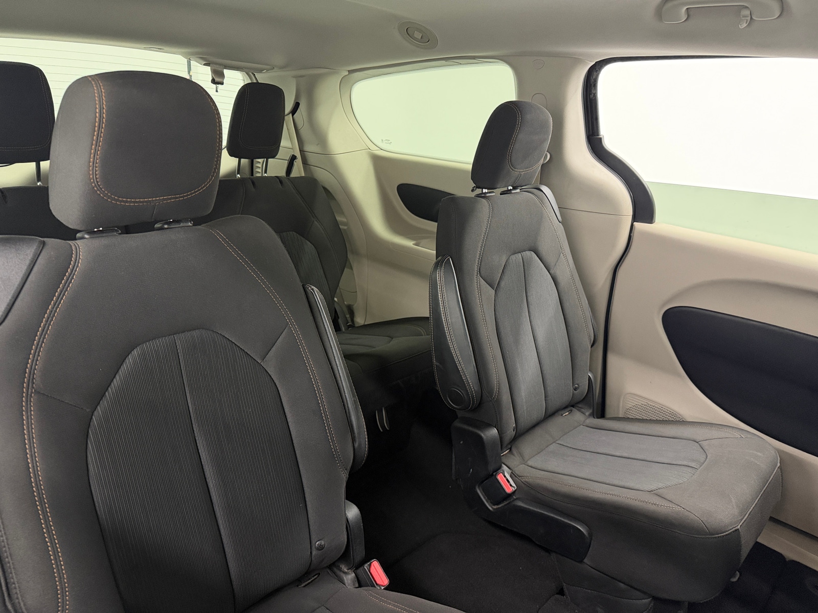 Thumbnail: 2017 Chrysler Pacifica - 6
