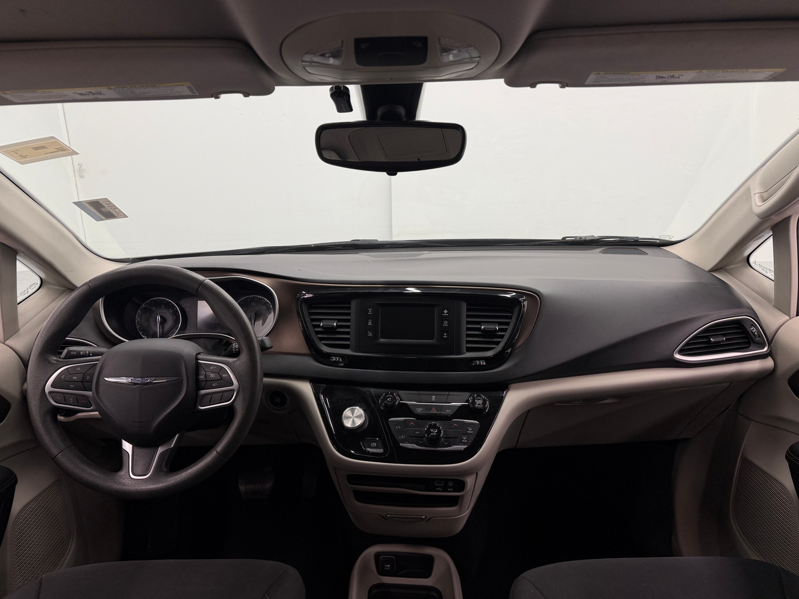 Thumbnail: 2017 Chrysler Pacifica - 3