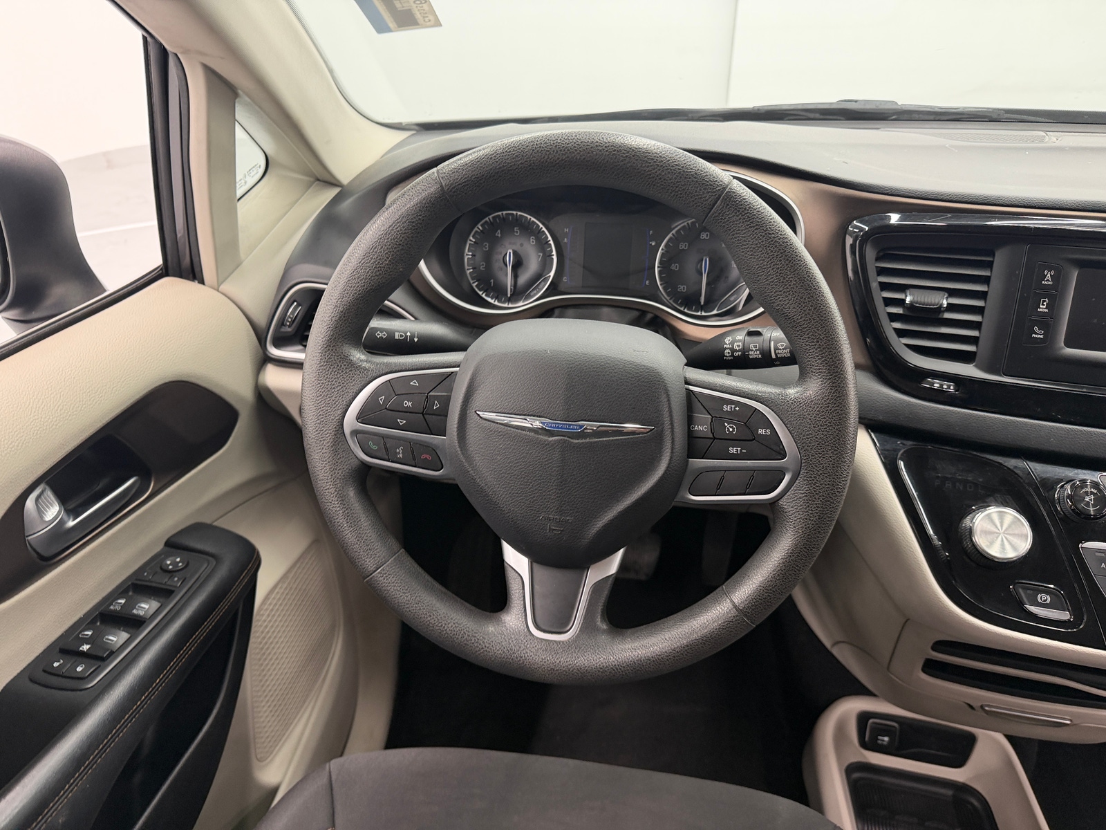 Thumbnail: 2017 Chrysler Pacifica - 5