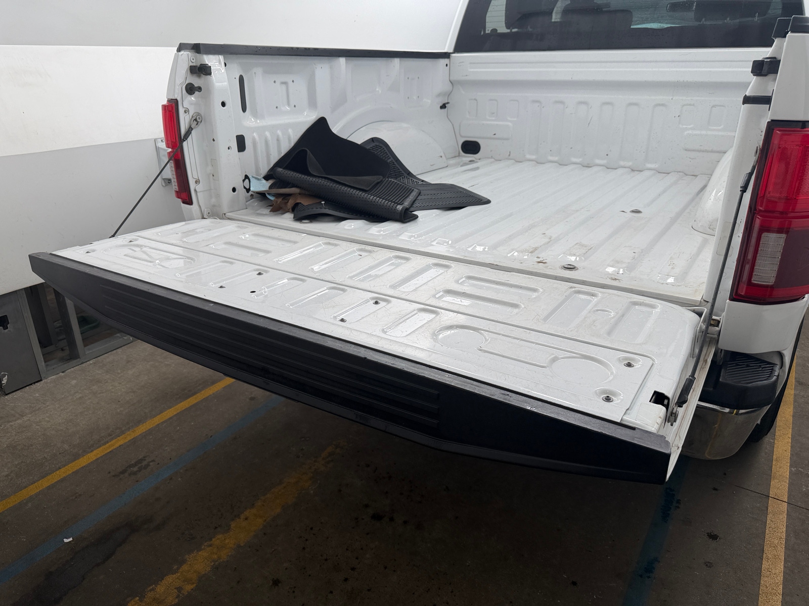 Thumbnail: 2020 Ford Econoline - 7
