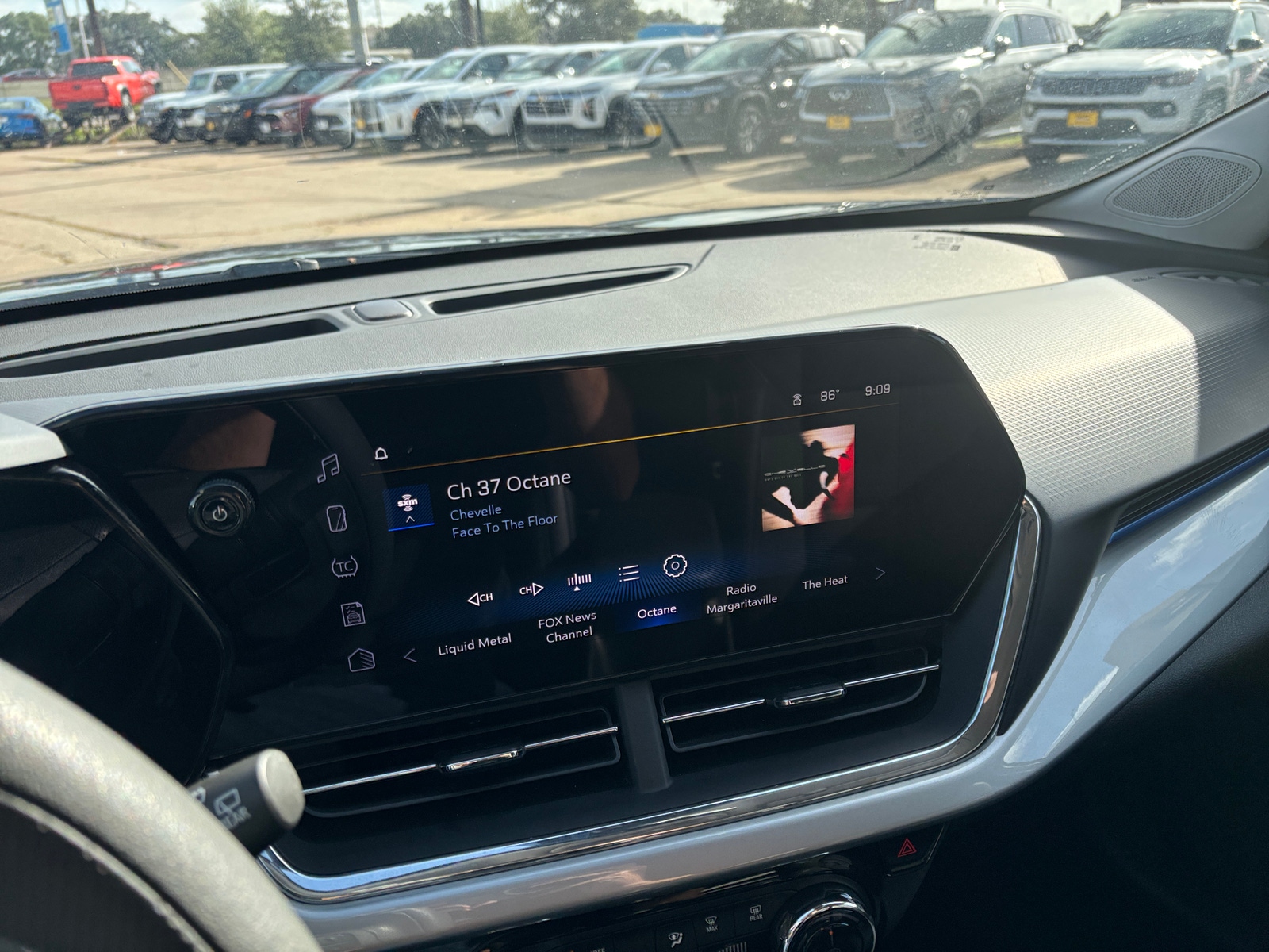 Thumbnail: 2025 Chevrolet Trax - 4
