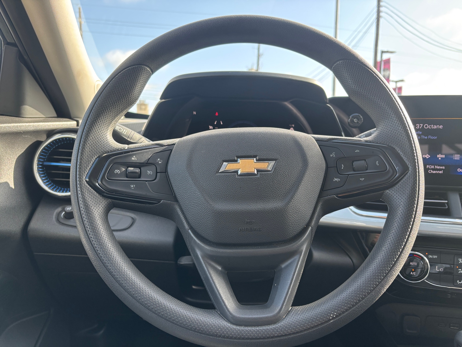 Thumbnail: 2025 Chevrolet Trax - 5