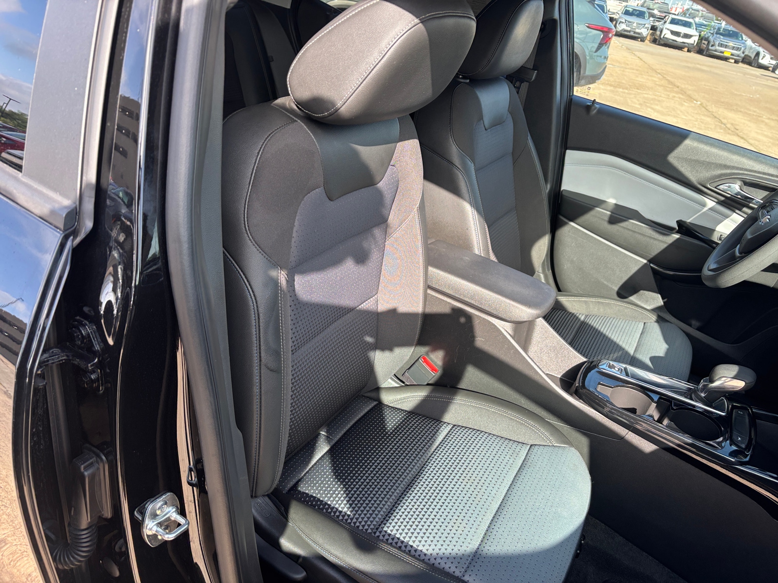 Thumbnail: 2025 Chevrolet Trax - 2